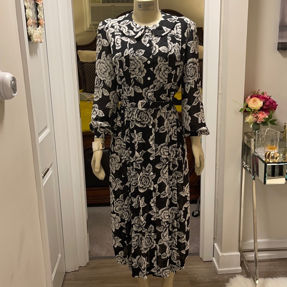 Floral print Liz Claiborne long sleeve vintage dress.